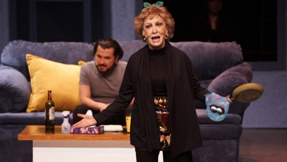 Disfruta de la obra musical Los huevos de mi madre con Norma Lazareno, que invita a reflexionar sobre el amor maternal.