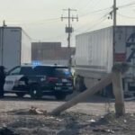 Cinco hombres fueron arrestados tras una persecución por un tráiler con refrigeradores robados en Escobedo, Nuevo León.