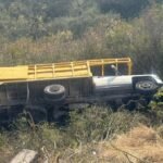 Un camión de carga cayó a un barranco en Monterrey, generando preocupación en la colonia Renacimiento y entre los ciudadanos.