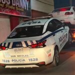 Una oficial de policía resultó herida durante un enfrentamiento tras un robo en San Nicolás. Descubre los detalles aquí.