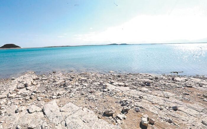 La regularización de títulos de concesión por parte de Conagua se intensifica en Nuevo León y Coahuila, proponiendo cambios significativos.