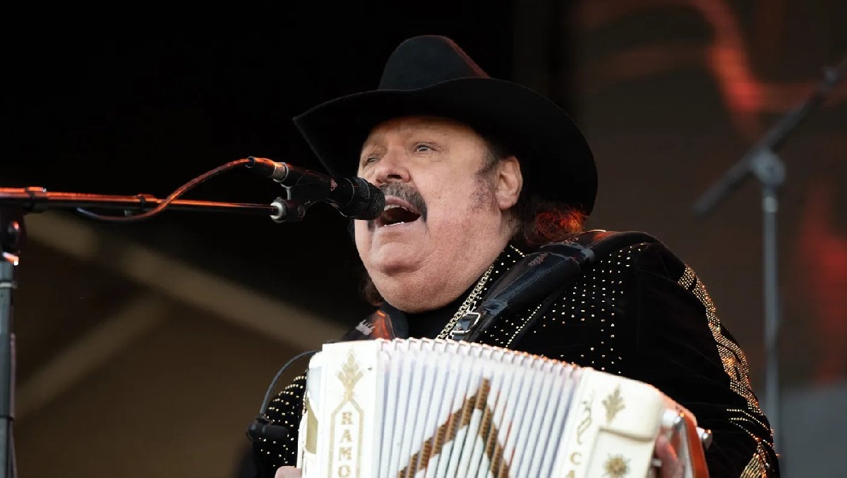 El reconocido artista Ramón Ayala rompe su silencio ante la denuncia de abuso sexual en contra de su hijo.
