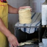 Una nueva alianza busca apoyar a tortillerías en Nuevo León, ofreciendo beneficios económicos y certificación oficial a los afiliados.