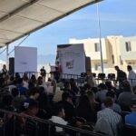 La Presidenta Claudia Sheinbaum visitó Juárez para entregar casas del Bienestar, atrayendo a miles de personas y generando gran expectativa.