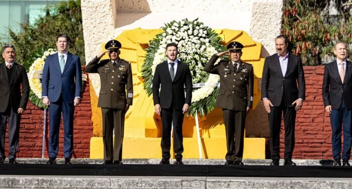 El gobernador Samuel destacó la nueva Carta estatal en el aniversario de las Constituciones de 1857 y 1917, elevando a Nuevo León.