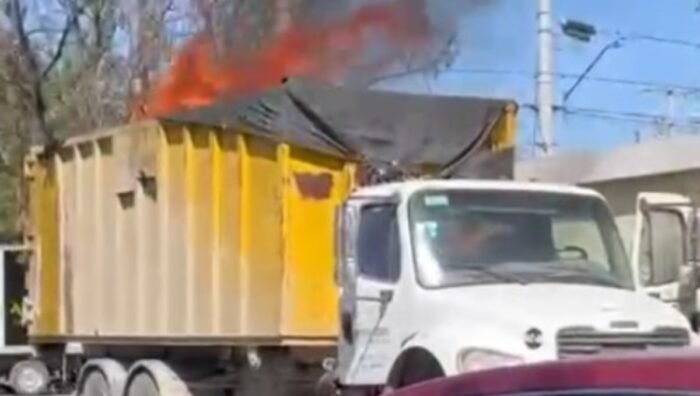 Dos camiones incendiados en Apodaca generan preocupación; las autoridades investigan las causas detrás de este incidente.