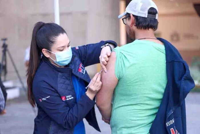 La campaña de vacunación en Monterrey sigue avanzando bajo la visión de salud pública del alcalde Adrián de la Garza.