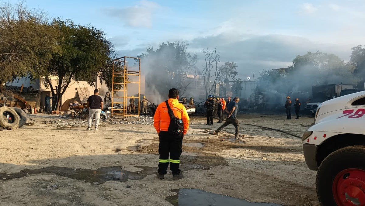 Se incendia negocio de autopartes en los Lermas en Guadalupe