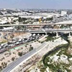 El cierre de vías en Guadalupe genera un gran caos vial, frustrando a muchos automovilistas en la zona.