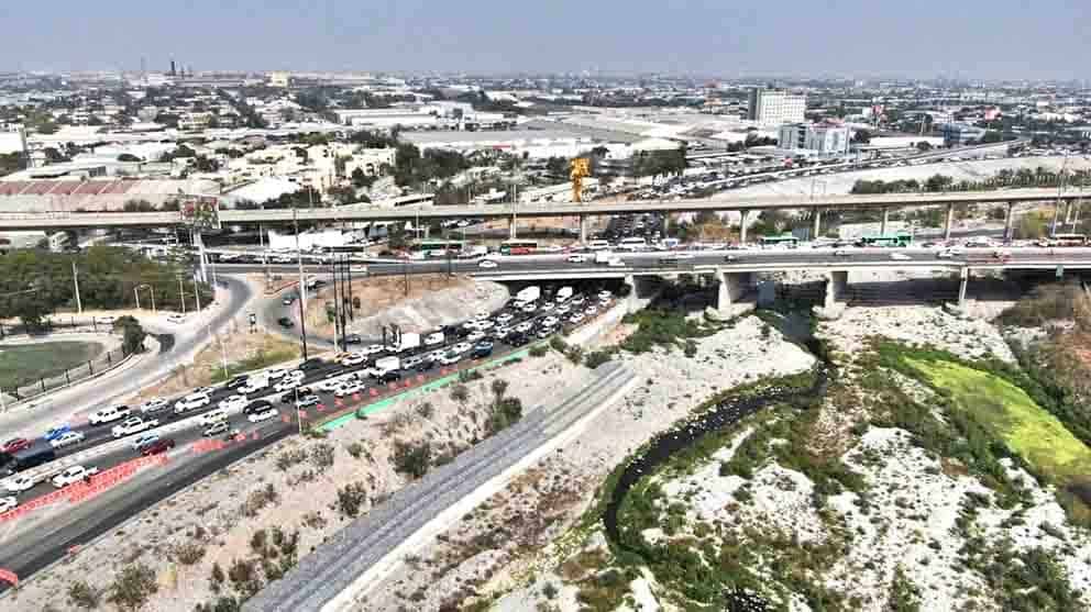 El cierre de vías en Guadalupe genera un gran caos vial, frustrando a muchos automovilistas en la zona.