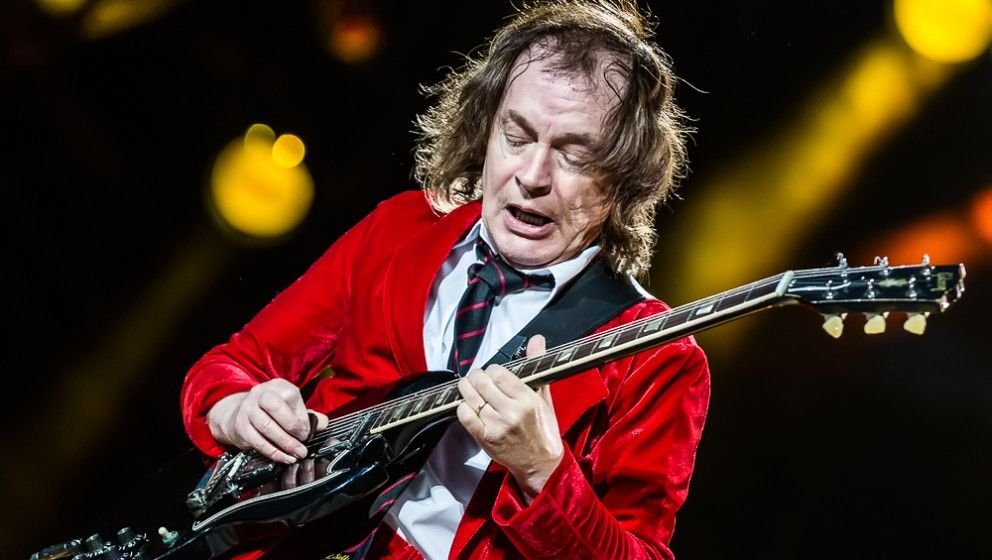 El guitarrista de AC/DC, Stevie Young, fue hospitalizado en Buenos Aires debido a un repentino malestar de salud.