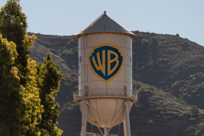 La reciente retirada de Netflix de las negociaciones por Warner abre la puerta a Paramount como posible comprador.