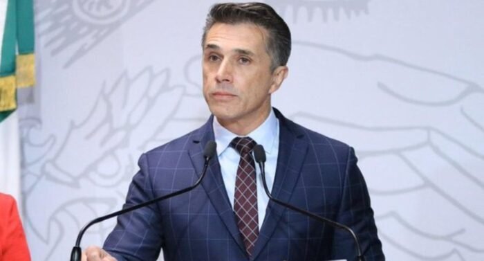 La participación de Sergio Mayer en la televisión despierta reacciones en Morena y reflexiones sobre la cultura latina.