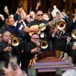 Nueva York rinde homenaje a Willie Colón, una leyenda de la salsa, en un emotivo tributo familiar y musical.