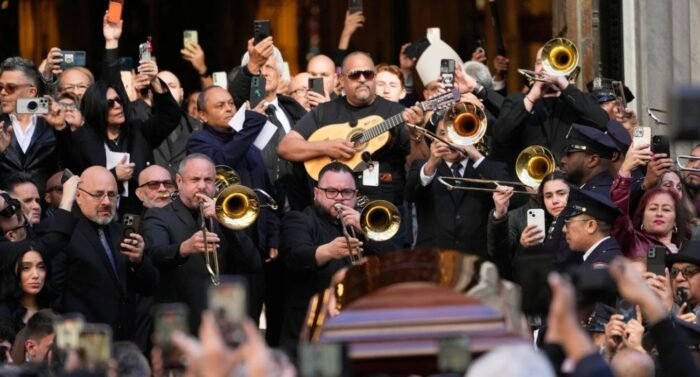 Nueva York rinde homenaje a Willie Colón, una leyenda de la salsa, en un emotivo tributo familiar y musical.