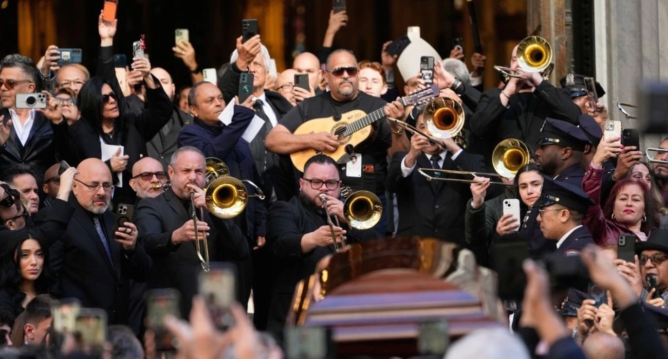 Nueva York rinde homenaje a Willie Colón, una leyenda de la salsa, en un emotivo tributo familiar y musical.