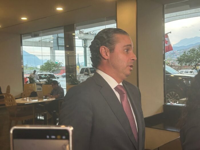 Pedro Arce aclara los motivos por los cuales no se concretó la denuncia contra Karina Barrón, generando controversia.