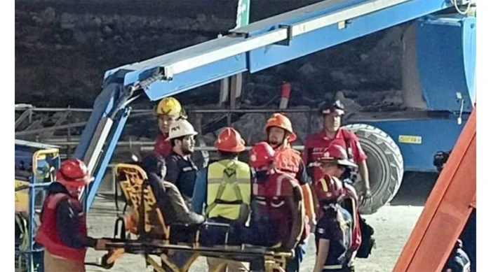 El colapso de una columna del monorriel en Monterrey dejó cuatro trabajadores heridos y generó una respuesta de emergencia.