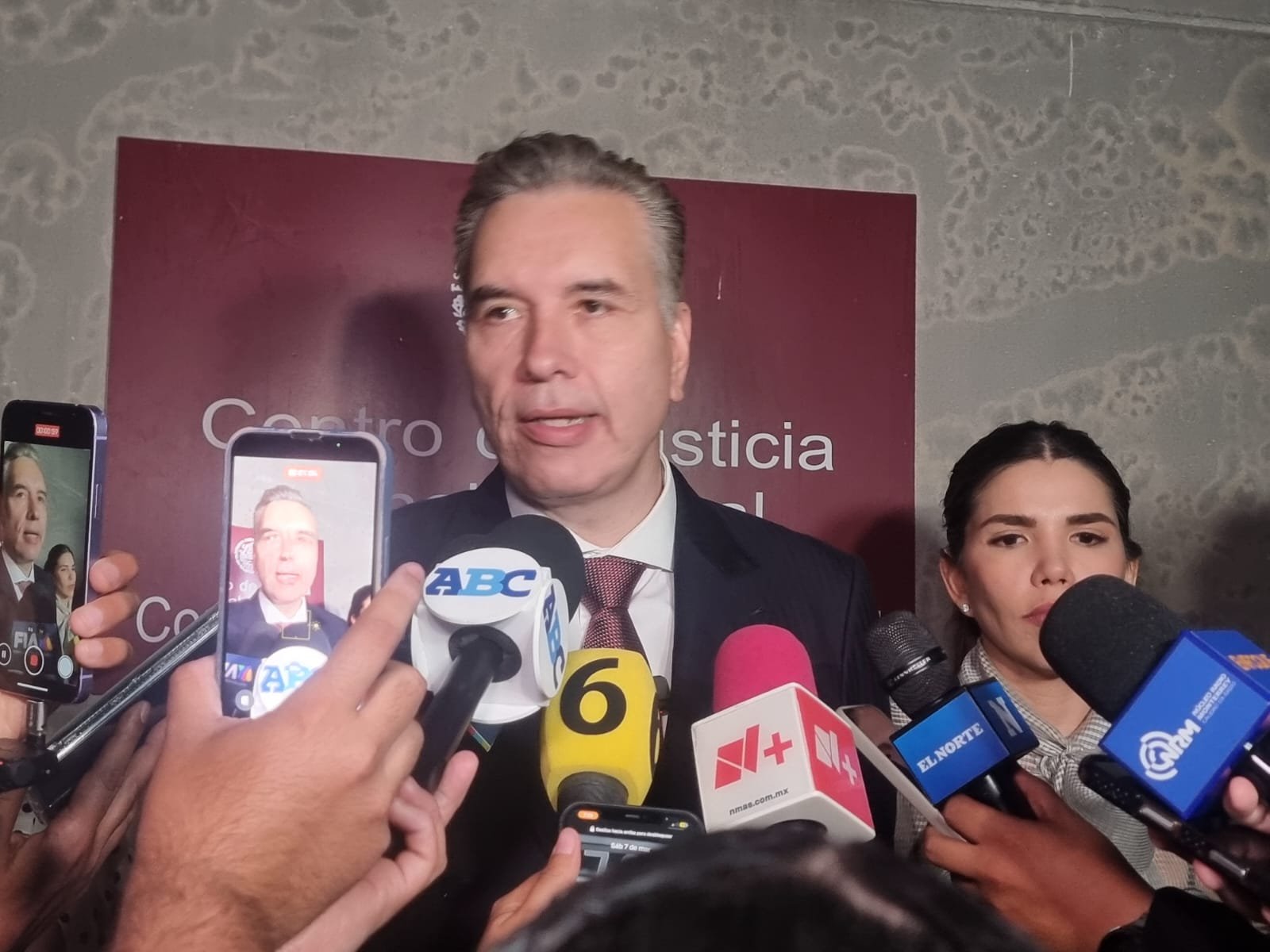 El senador Waldo Fernández ha decidido otorgar el perdón a Karina N, quien fue vinculada a proceso por un delito sexual.
