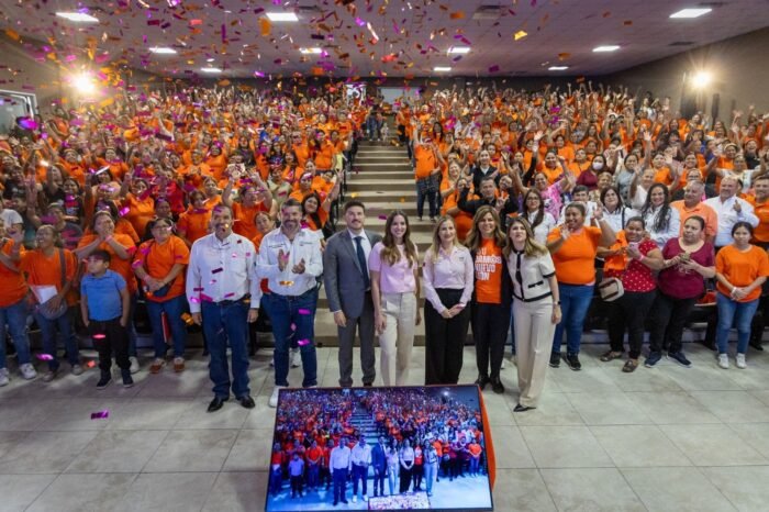 Mariana Rodríguez reafirma su compromiso con jefas de familia, destacando la importancia de su fortalecimiento para el progreso estatal.