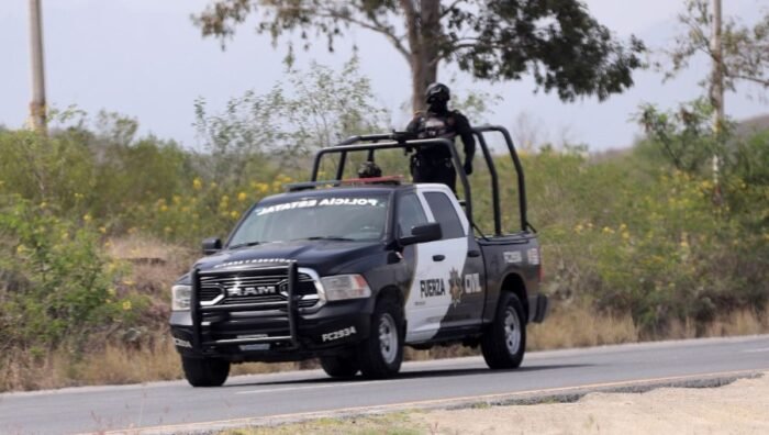 Un enfrentamiento en Hualahuises dejó un presunto delincuente abatido. Aseguran un arma y un vehículo en el lugar.