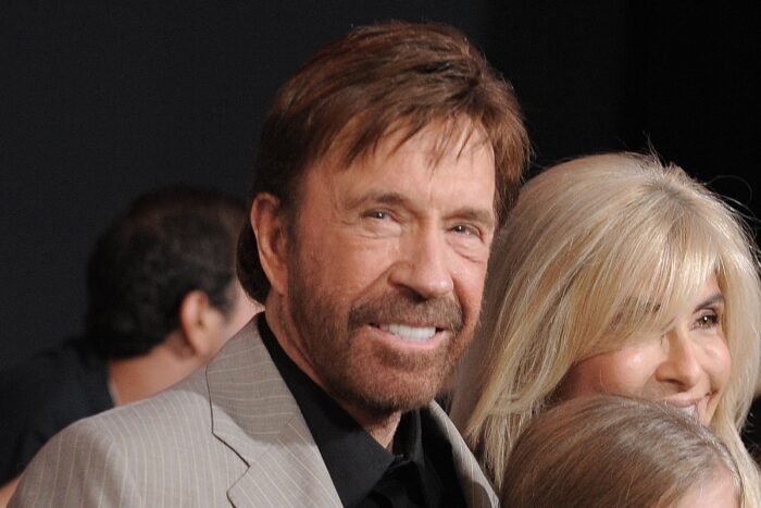 El icónico actor Chuck Norris ha fallecido a los 86 años, semanas después de celebrar su cumpleaños. Un adiós a la leyenda.