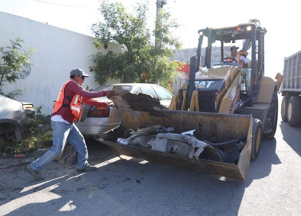 El diputado Mario Salinas Traviño insiste en la necesidad de reforzar las brigadas de descacharrización y recolección de objetos voluminosos.