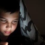 La pornografía distorsiona la educación sexual de los jóvenes y afecta sus relaciones personales y expectativas afectivas.