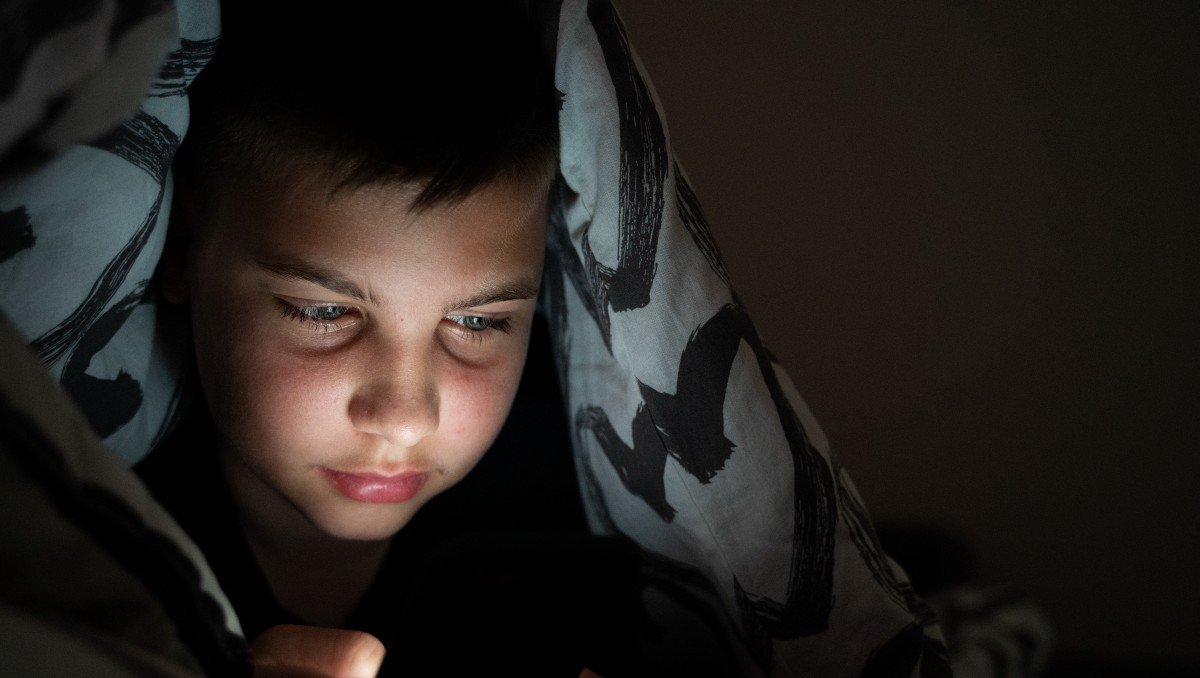 La pornografía distorsiona la educación sexual de los jóvenes y afecta sus relaciones personales y expectativas afectivas.