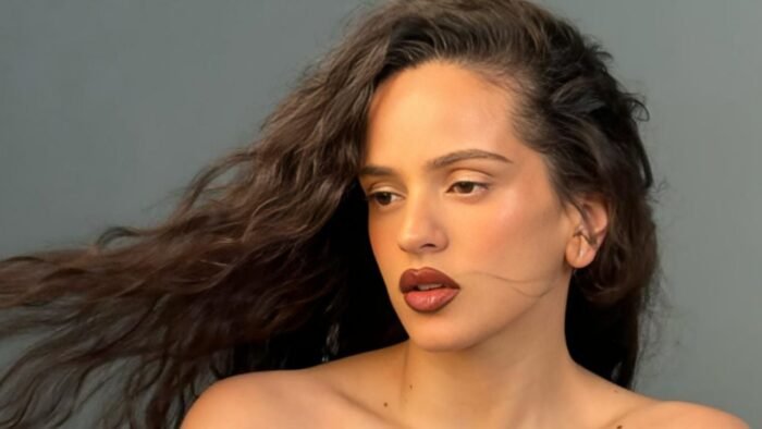 La cantante Rosalía publica un video donde se disculpa por comentarios erróneos sobre Pablo Picasso, reconociendo su falta de conocimiento.