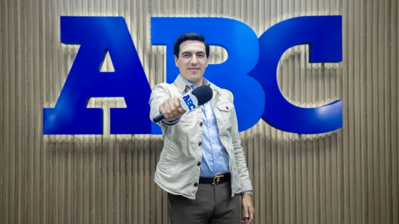 El talento emergente Raúl Hernández Jr. lanza Si te vuelves a enamorar, su primera canción con Warner Music. Descubre más.