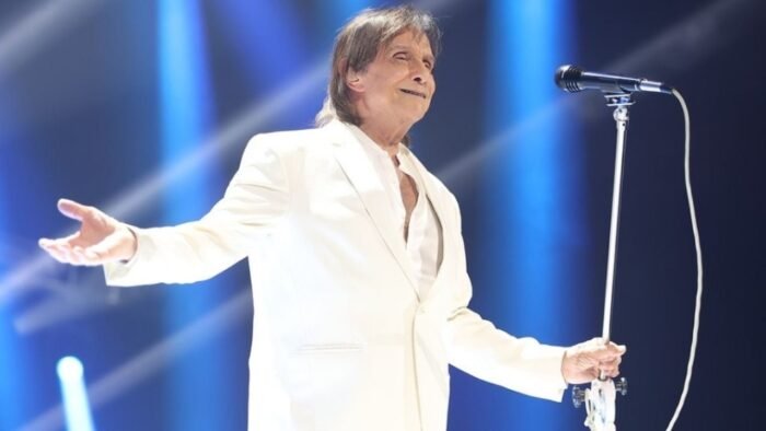 La noche mágica de Roberto Carlos en Monterrey cautivó a sus fans con una selección de clásicos inolvidables y gran emoción.