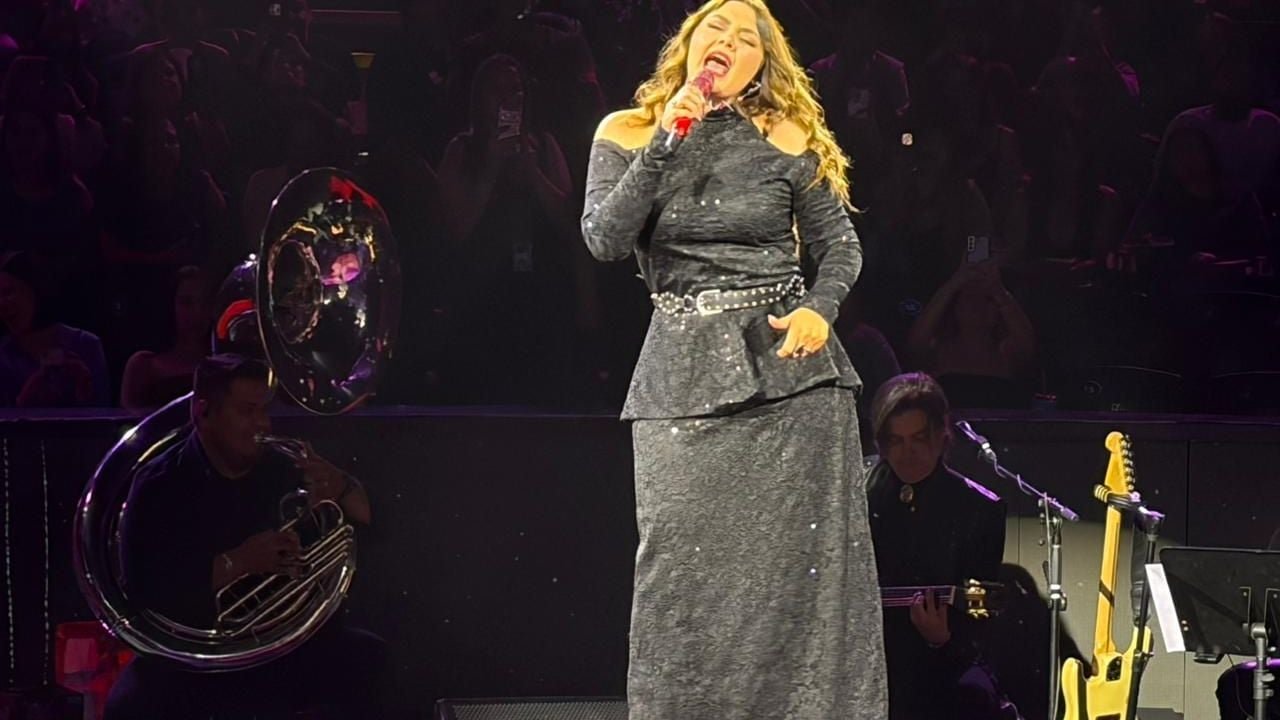 La cantante Yuridia brilló en un concierto lleno en Monterrey, sorprendiendo con sus éxitos y Joss Favela como invitado.