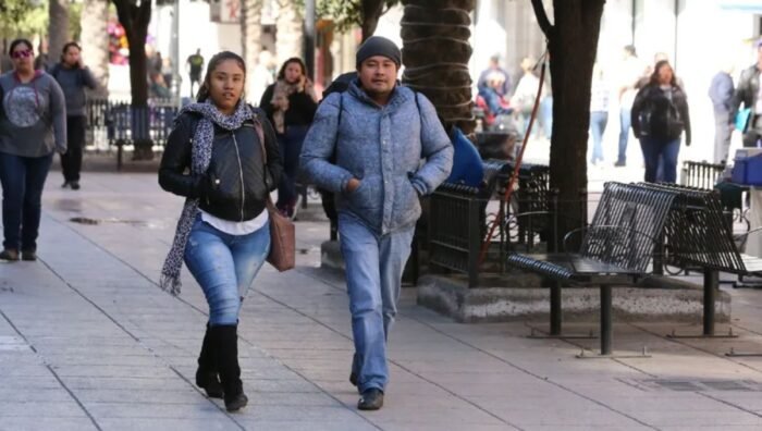 Descubre cómo el frío y la lluvia afectarán Monterrey este lunes y el resto de la semana.