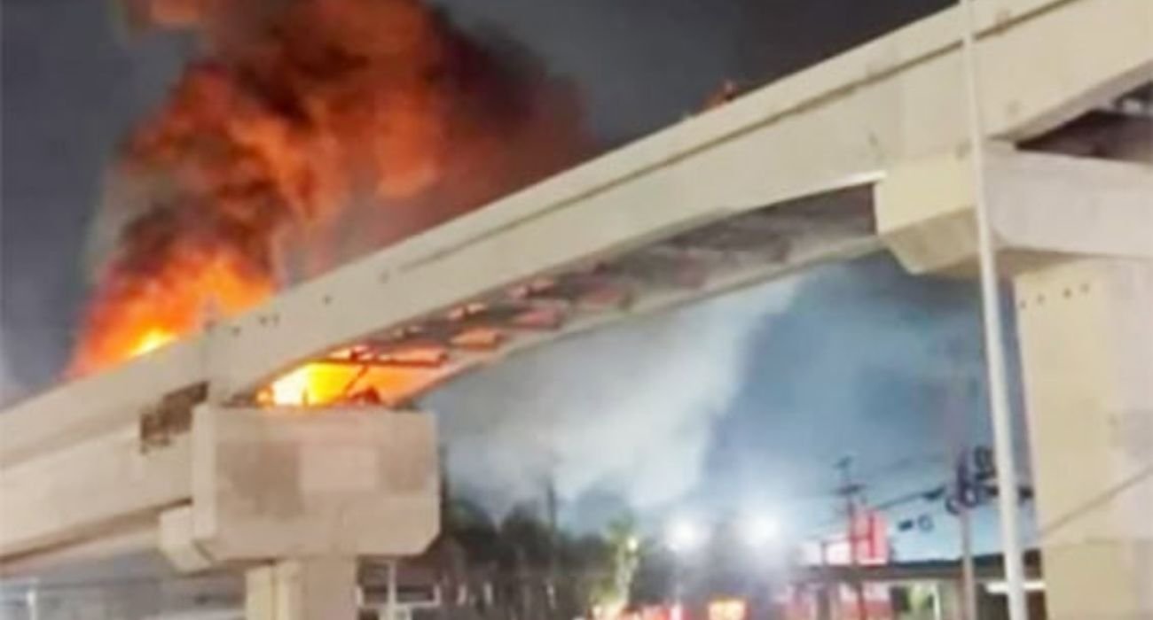 Un incendio en la L6 de Metrorrey consume una torre de iluminación, afortunadamente sin reportar víctimas ni daños personales.