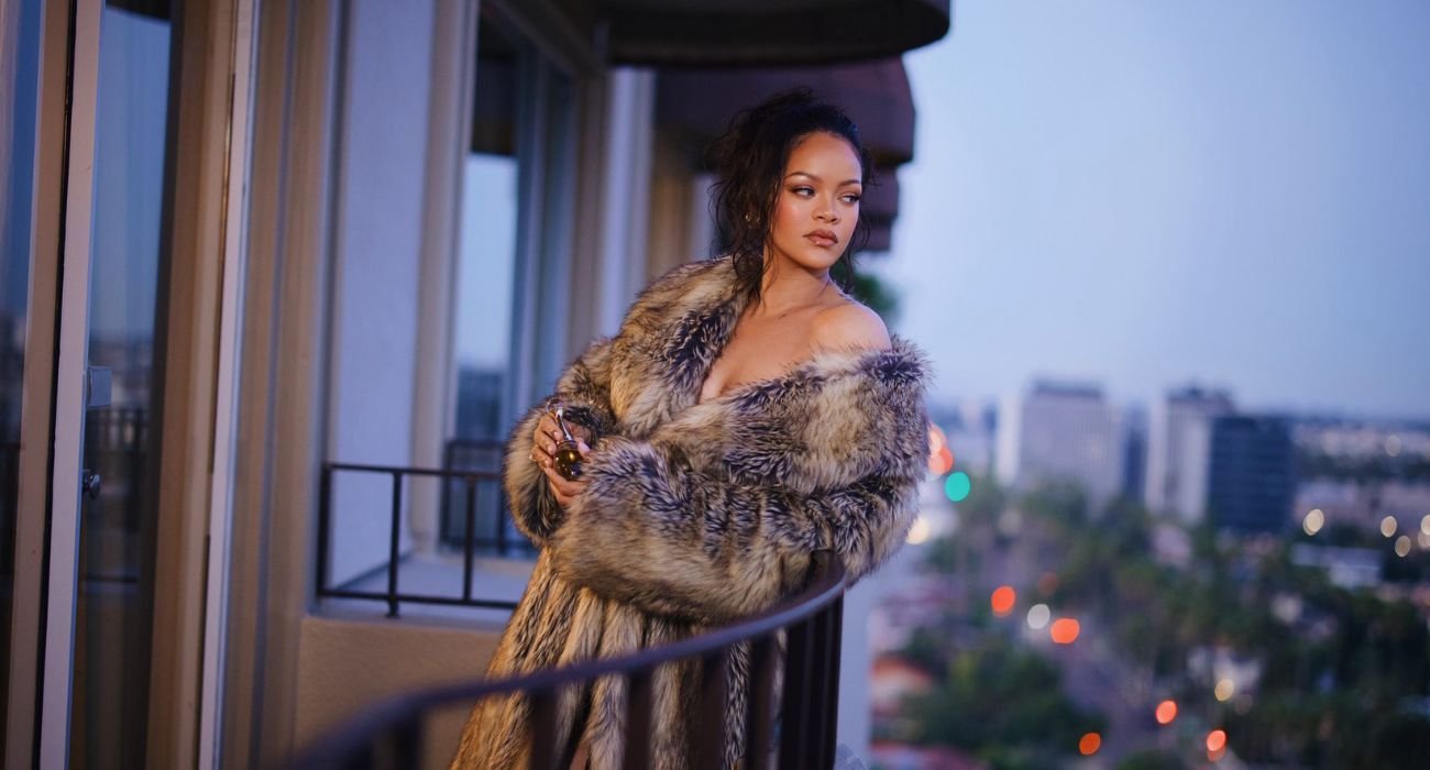 Rihanna estuvo en su hogar cuando una mujer disparó contra la propiedad, pero fue arrestada poco después.