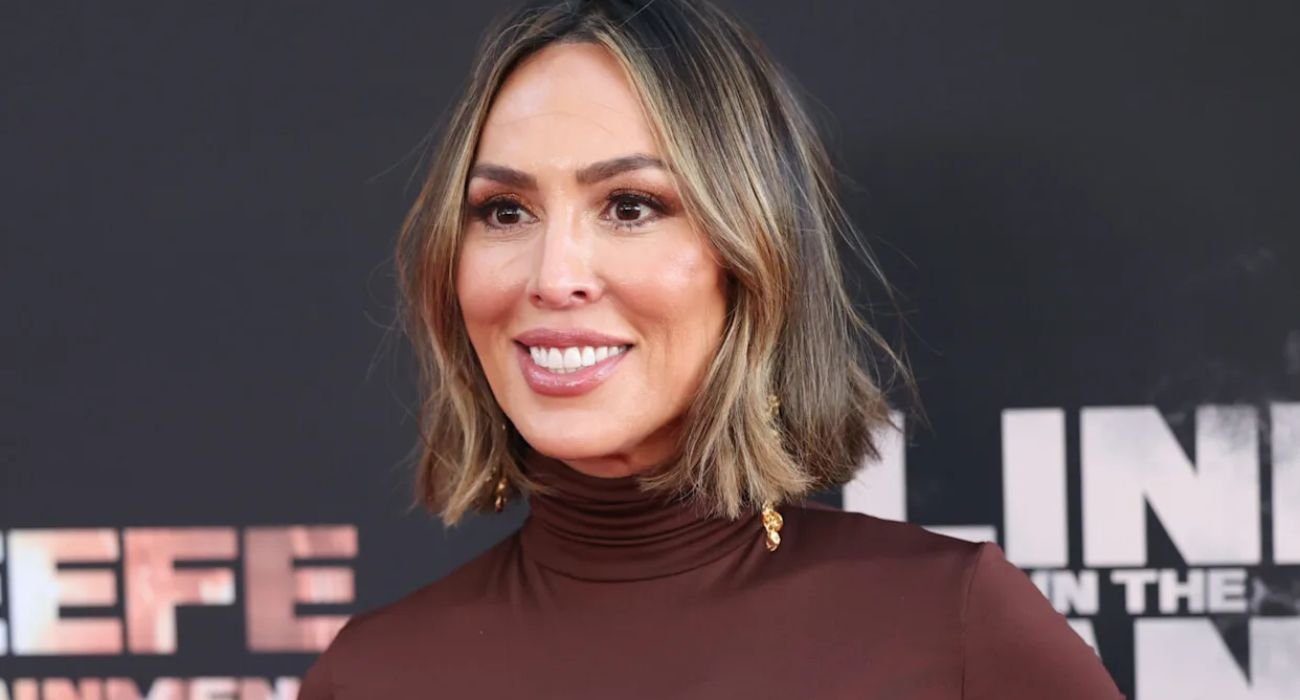 La exestrella de 'The Real Housewives of Orange County', Kelly Dodd, enfrenta graves acusaciones de difundir contenido íntimo sin consentimiento.