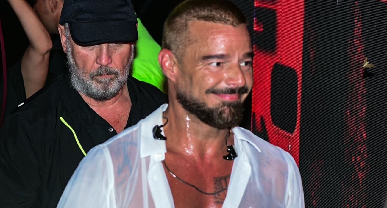 Un incidente con gas lacrimógeno interrumpe el concierto de Ricky Martin, obligando a evacuar a asistentes y brindar atención médica.