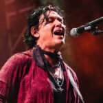El vocalista de Caifanes, Saúl Hernández, muestra su apoyo a Alejandro Marcovich, actualmente en coma inducido.