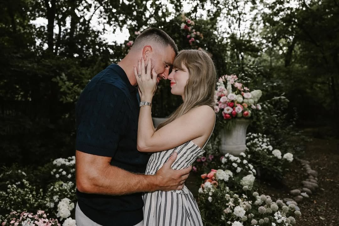 La cantante Taylor Swift y el atleta Travis Kelce estarían organizando su boda, programada para el 3 de julio próximo.