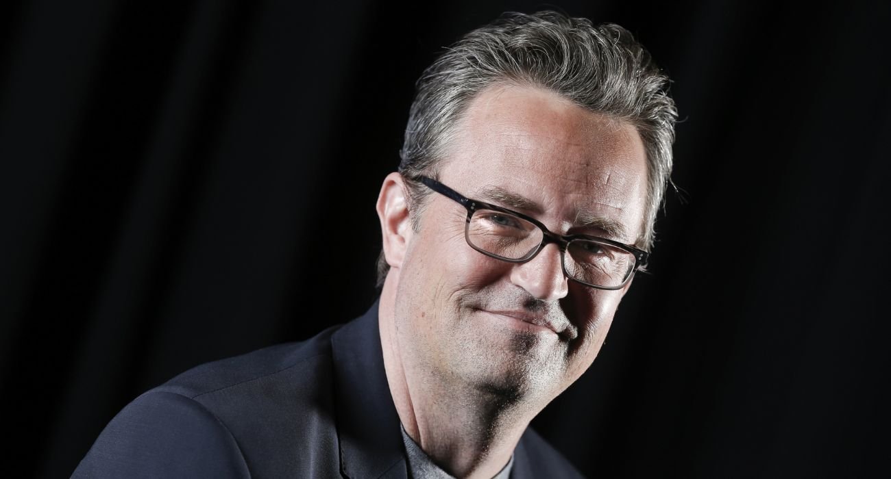 Matthew Perry subastará en junio una colección destacada que incluye guiones, premios y obras de arte de renombrados artistas.