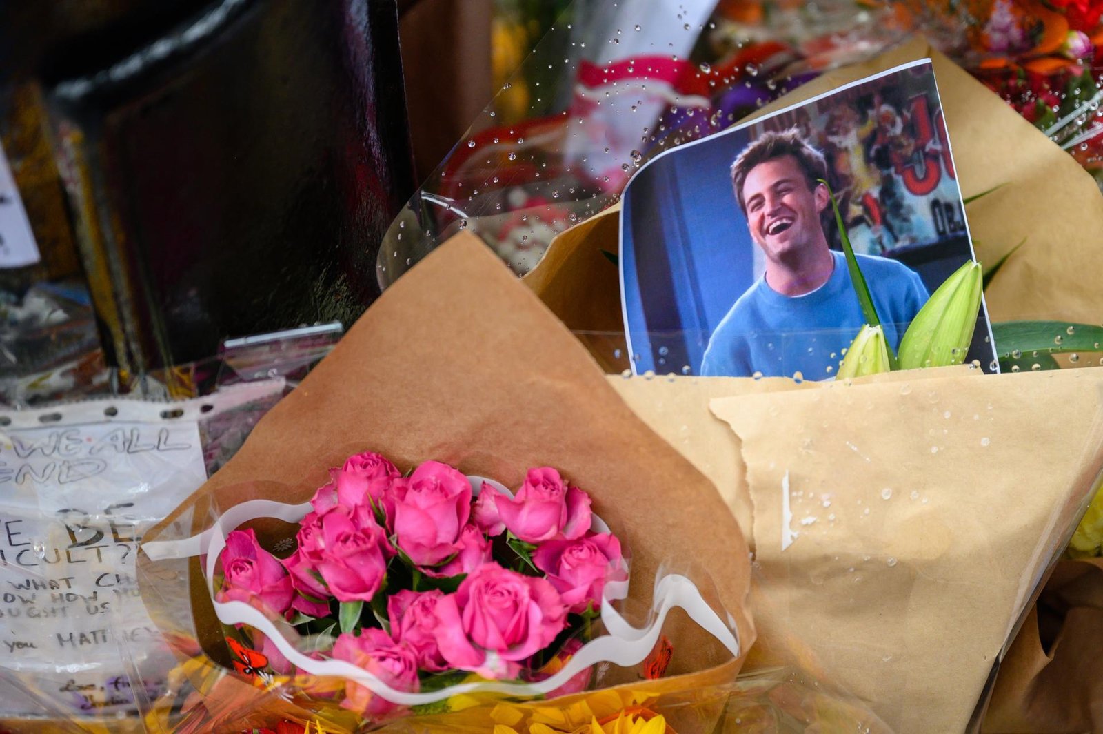 La muerte de Matthew Perry revela una conexión inquietante con el tráfico de ketamina en la industria del entretenimiento.