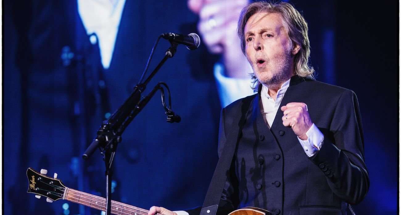 Descubre el nuevo trabajo de Paul McCartney, donde evoca su infancia en Speke, rodeado de música y tradición.