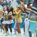 La música de Shakira, Maná y J Balvin resuena en el Mundial FIFA, creando una fiesta inolvidable en el estadio.