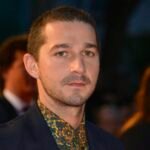 Shia LaBeouf enfrenta consecuencias legales tras agredir a dos hombres durante una pelea en un bar.