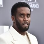 La nueva fecha de liberación del rapero Sean Diddy Combs ha sido adelantada para febrero de 2028. Descubre los detalles.