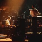 Harry Styles reinventa su música en un memorable concierto sinfónico junto a una orquesta de 50 músicos.