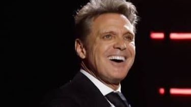 Luis Miguel ha sido dado de alta de su hospitalización y continúa con su tratamiento en casa tras una evolución favorable.