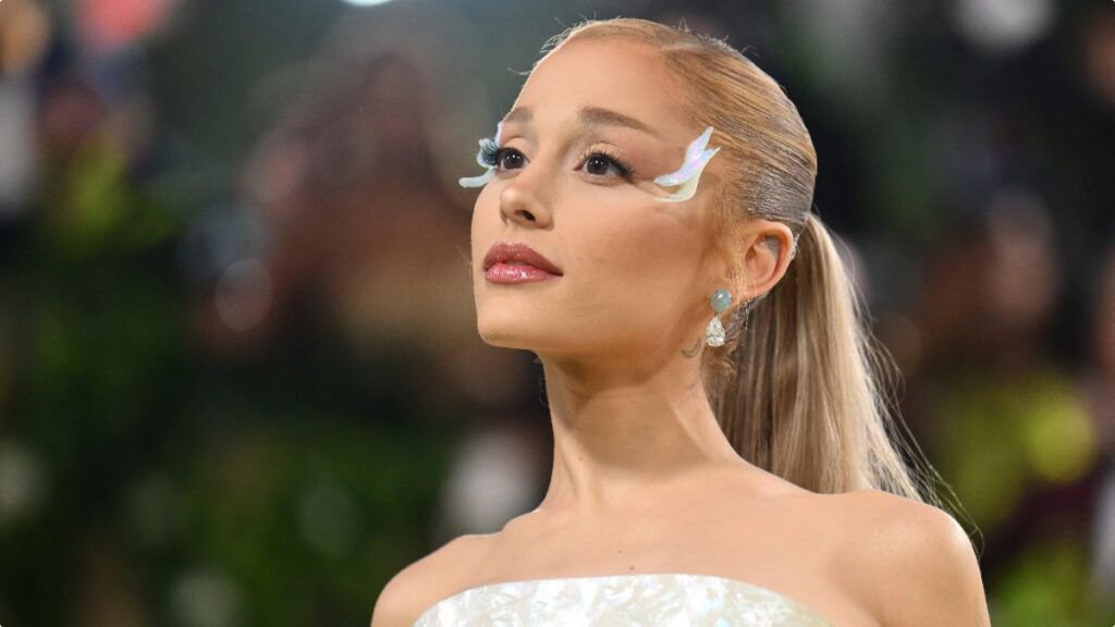 Ariana Grande logra su décimo número 1 en la lista Billboard Hot 100, destacando con su nuevo sencillo 'Hate That I Made You Love Me'.