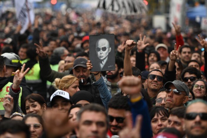 Los seguidores del Indio Solari lo despiden como un símbolo de la música popular y la lucha social en Argentina.